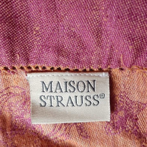 Maison Strauss Linen Table Runner - Picture 3 of 4